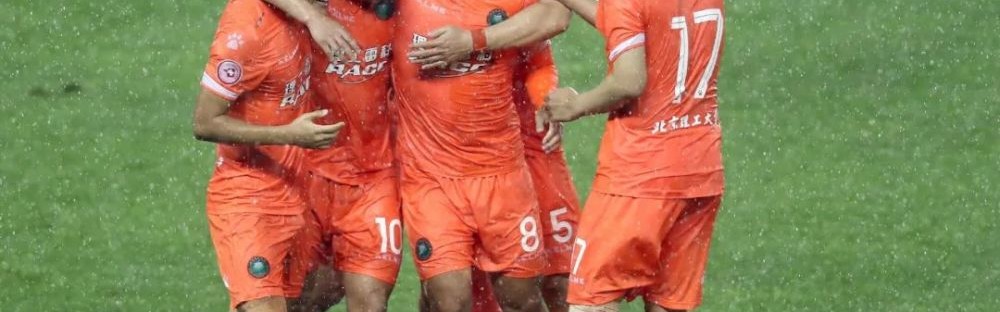  穆西亚拉梅开二度登顶射手榜首  