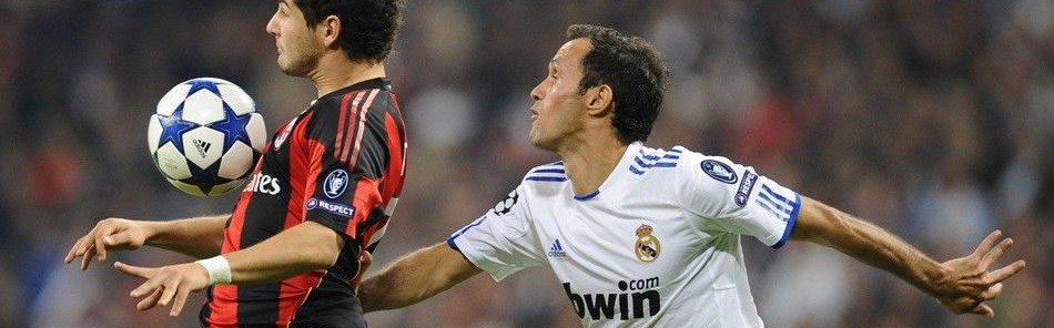  AC米兰主场溃败，球迷高呼教练下课  