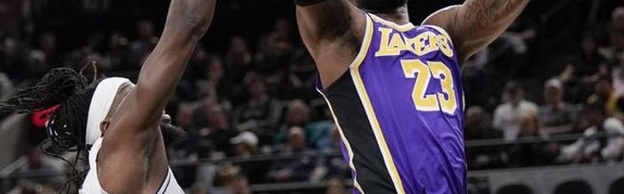  詹姆斯三双助湖人险胜马刺  