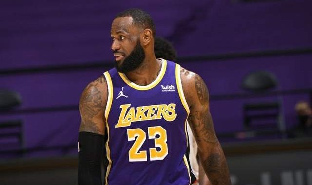  詹姆斯末节独揽关键分助湖人险胜掘金