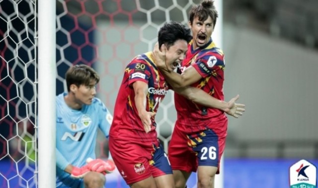  西汉姆联主场告负深陷保级泥潭困境