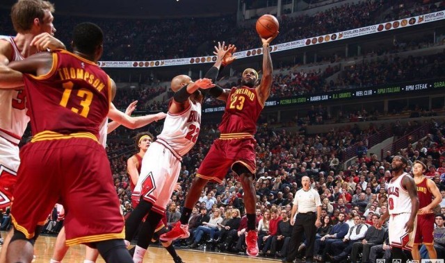  班凯罗持续高光发挥魔术险胜公牛获首胜