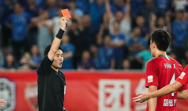  热那亚争议判罚引发主帅炮轰  