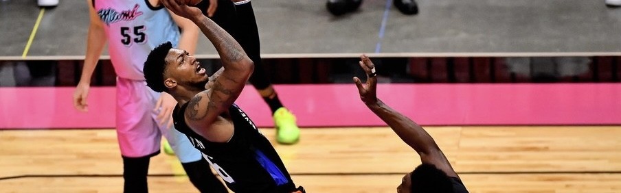  巴特勒关键球热火险胜尼克斯  