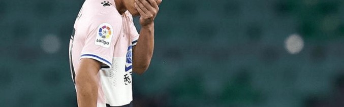  曼联争议红牌引热议，B费染红离场球队惨遭绝杀  