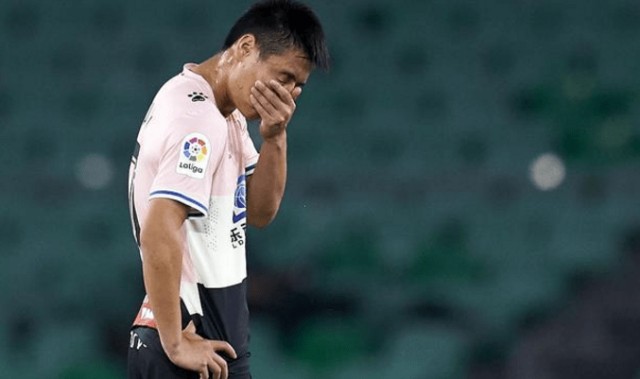  曼联争议红牌引热议，B费染红离场球队惨遭绝杀  