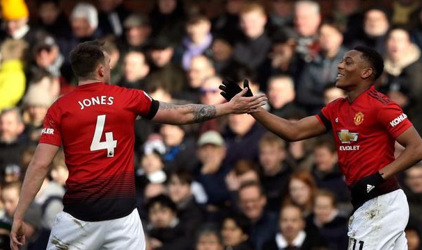  阿森纳客场战平曼联，争四格局愈发胶着难解