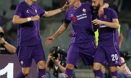  佛罗伦萨德比战火药味浓，紫百合与紫罗兰激烈碰撞