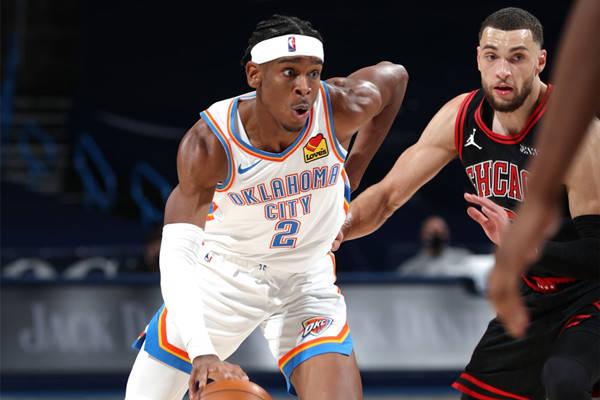  亚历山大30+10雷霆屠公牛  