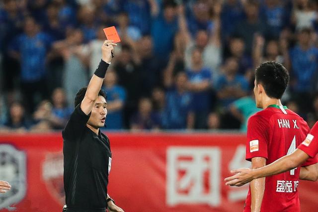  热那亚争议判罚引发主帅炮轰  